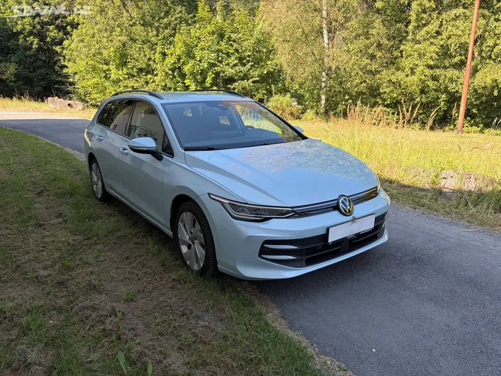 Volkswagen Golf 1,5 TSI 110kw 1.maj ČR TOP STAV